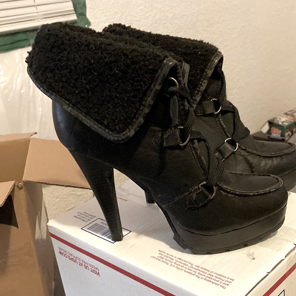 Size8 Anne Michelle Ankle bootie’s fold down